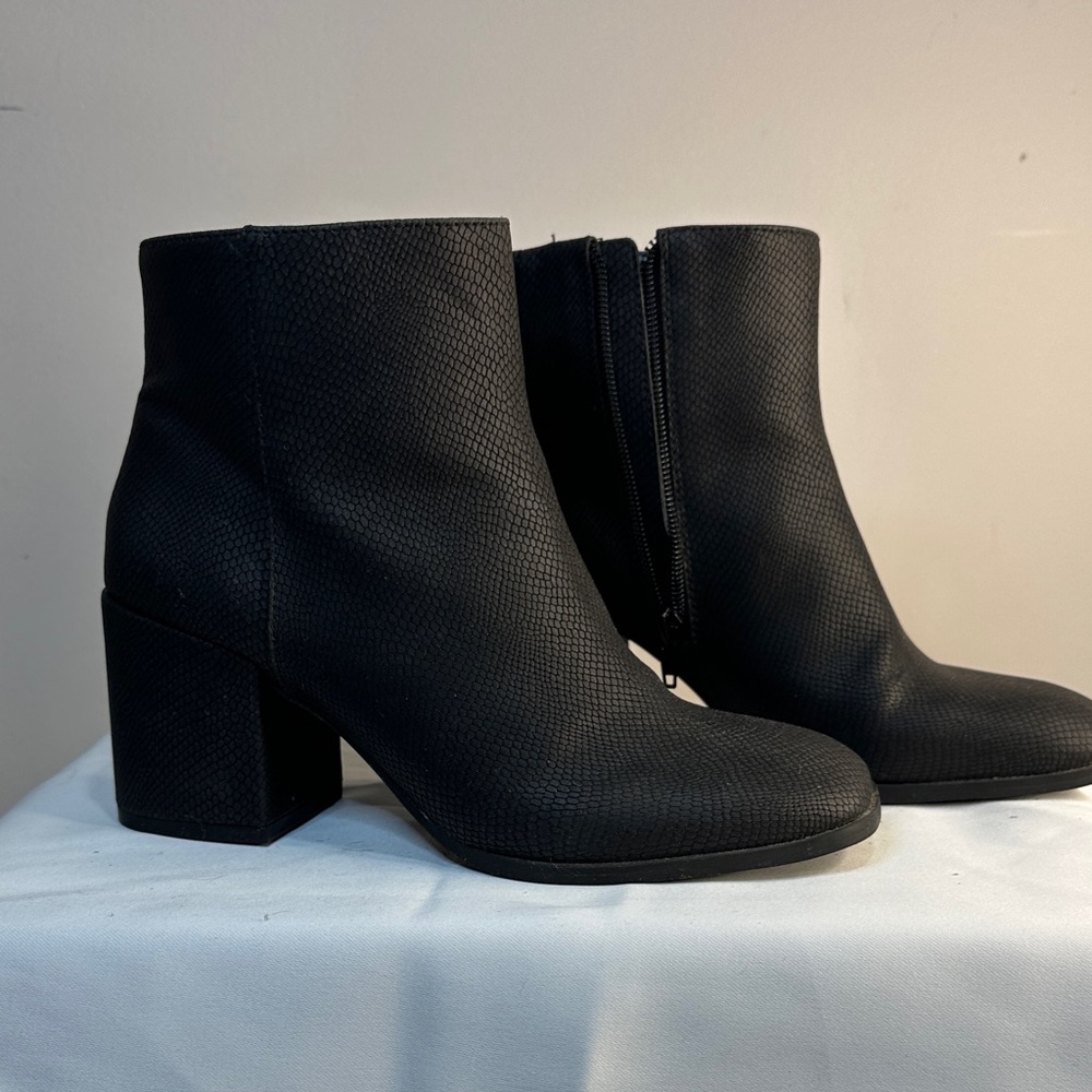 Mix No. 6 Textured Black Ankle Booties